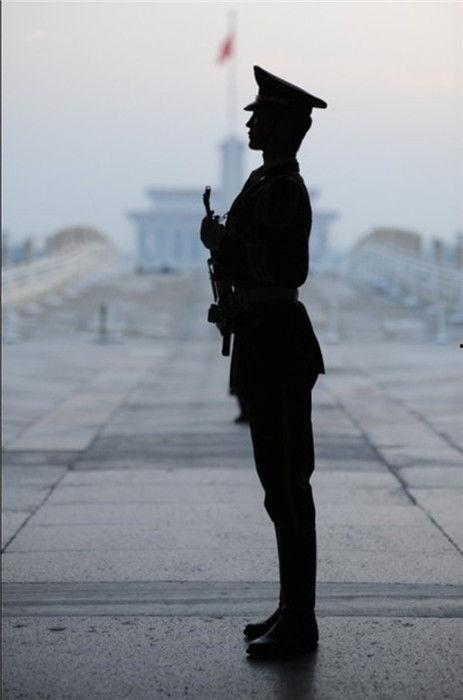 报告我妈需要帅哥站岗,帅哥精英站岗守护